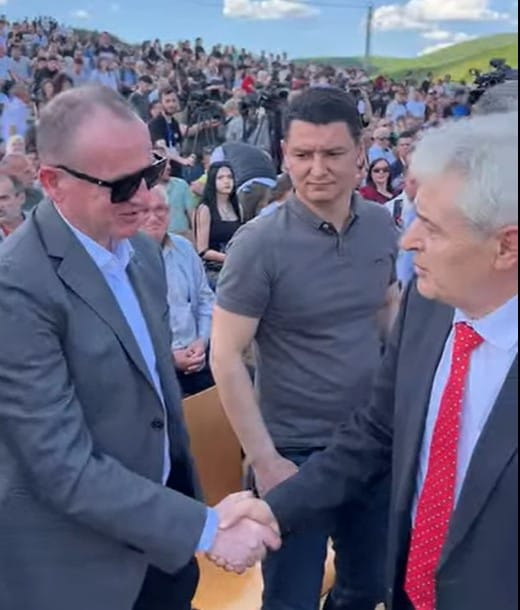 Taravari  S jemi taksi për transport e as barkë shpëtimi