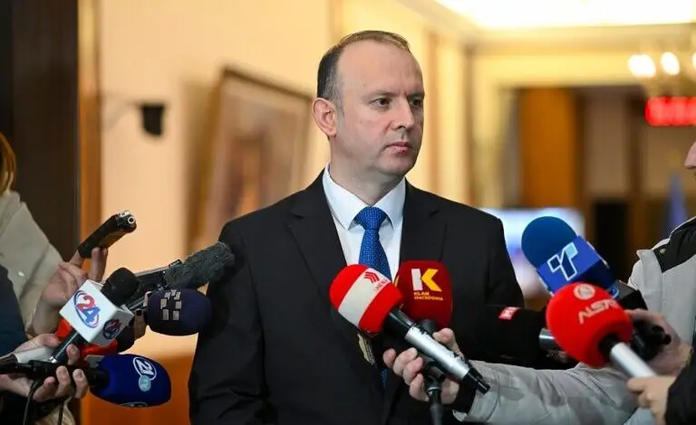 Kryeparlamentari Gashi uron 24 Majin   Ditën e  Shën Kirilit dhe Metodit 