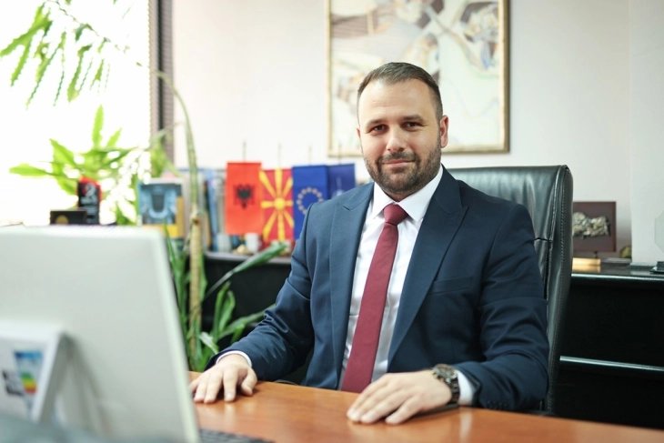 durmishi-i-vlen-it-kemi-ardhur-t-ua-kthejme-dinjitetin-punetoreve-jo-per-t-i-genjyer-me-fjale