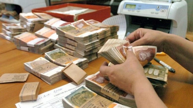 Çdo qytetar i Maqedonisë i detyrohet mesatarisht bankës rreth 2 300 euro