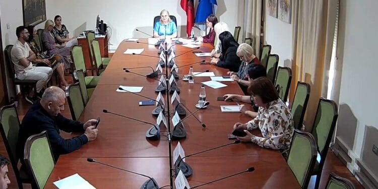 Xhumaja muslimane  ç kërkohet nga një demokrat e pse kontestohet nga një socialiste