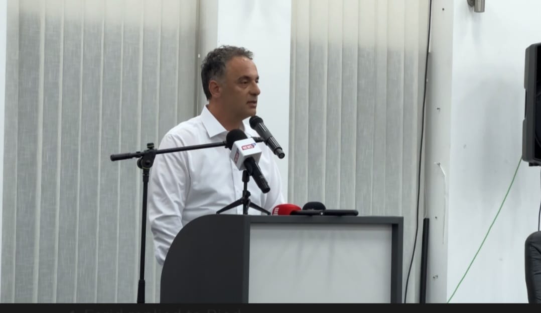 Aliu  Nga vendi i njëjtë më duhet ta them gjënë e njëjtë  folderi rename  njëherë vetë e pastaj me BDI në