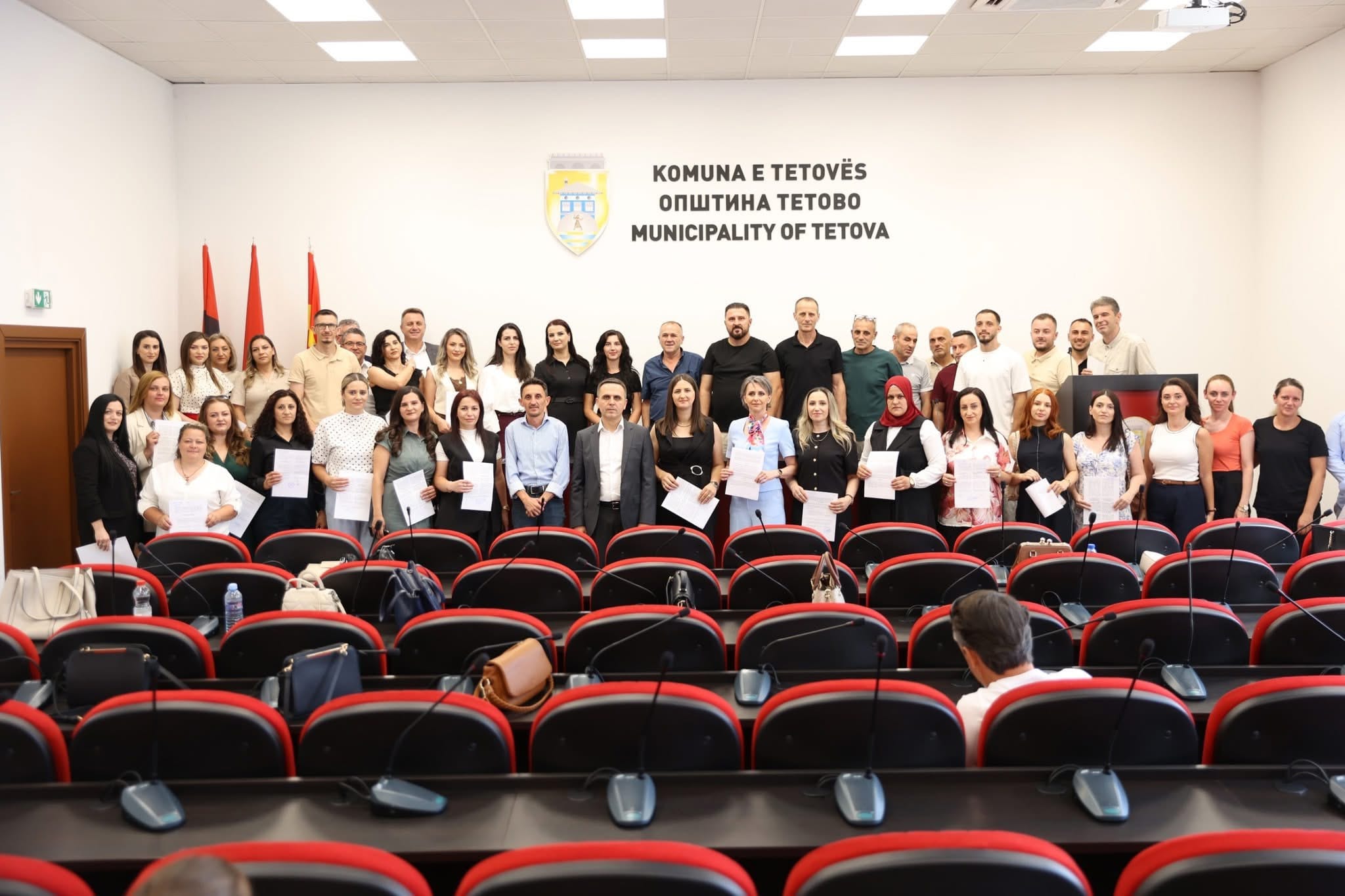 27-mesimdhenes-te-rinj-me-kontrate-te-perhershme-kasami-respekti-per-mesuesin-eshte-detyrim-jo-shperblim
