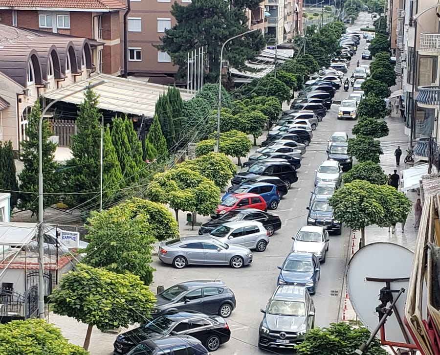Në Dibër  je me fat nëse gjen vendparkim 