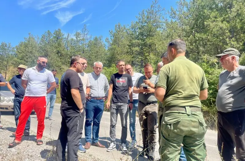 Vihet nën kontroll zjarri mbi Sllupçan  Drejtori i QMK së Ali dhe Nexhmedin Sadiku në terren