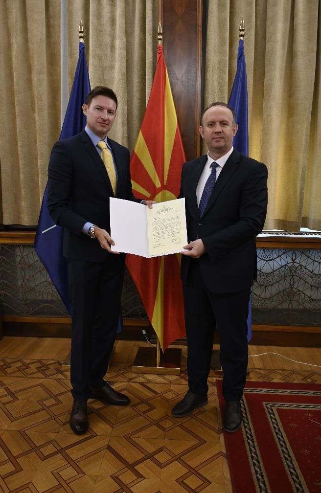 Gashi takon ambasadorin Meidani  fton kryeparlamentarin Peleshi për vizitë në Maqedoni
