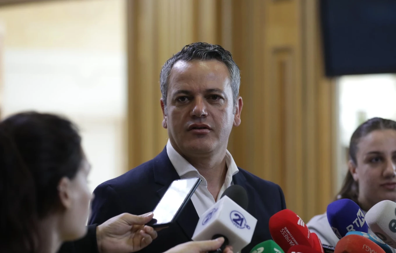Gashi  Logjika kushtetuese është e qartë  konstituim ose zgjedhje