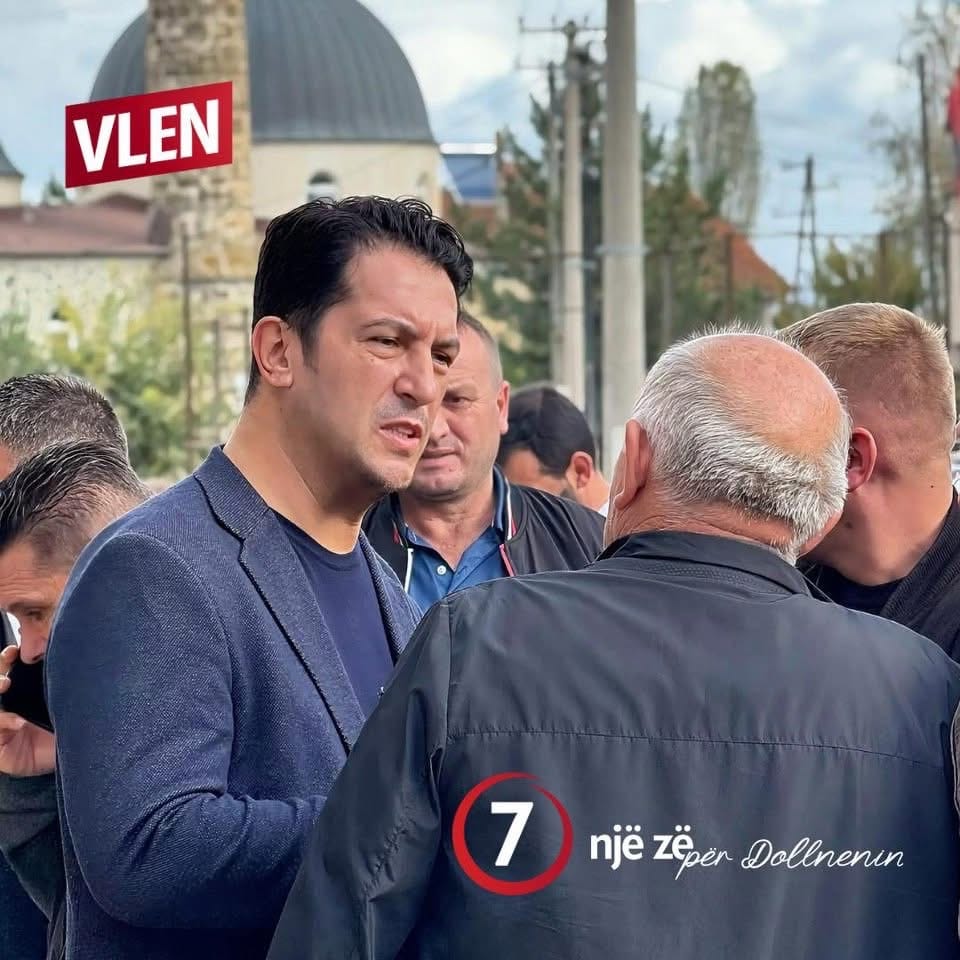 Fryma e fitores në Dollnen  Bekim Sali dhe drejtuesit e VLEN në terren përkrah Blerim Islamit