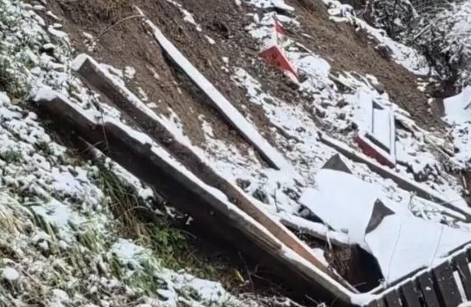 Rrëshqet dheu në Shipkovicë  Katër shtëpi në rrezik  17 banorë të evakuuar