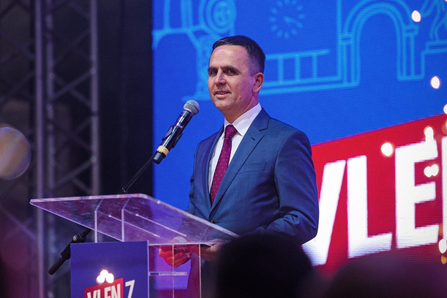 kasami-punohet-per-shkrirjen-e-vlen-it-ne-parti-politike