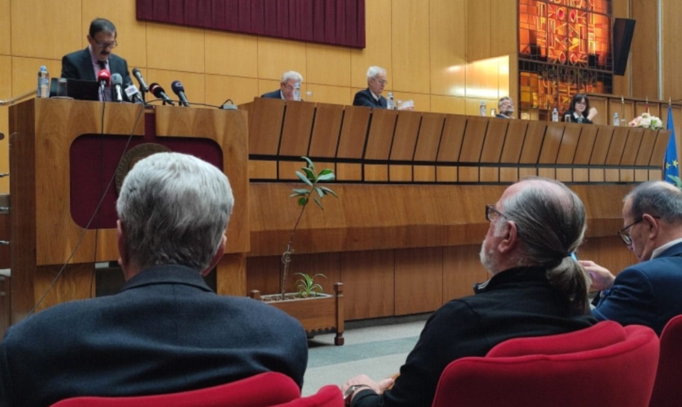 ne-mesin-e-akademikeve-te-ri-te-zgjedhur-ne-asham-edhe-dy-shqiptare