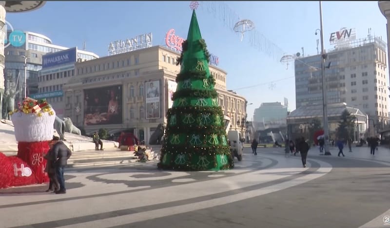Bredh prej 13 metra në Shkup  Plani i Gjorgjievskit për dekorin e Vitit të Ri