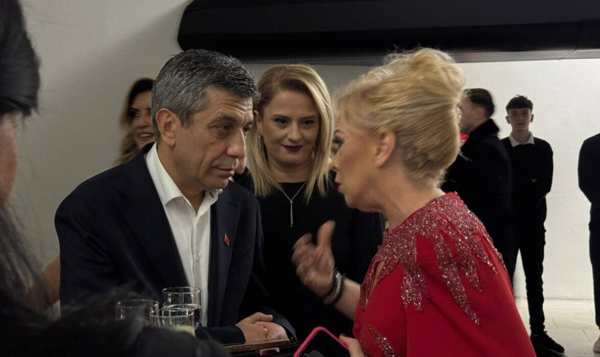 Inva Mula  Dëshira Ahmeti dhe Ismet Veseli mbrëmë sollën një natë të paharrueshme në koncertin e 28 Nëntori