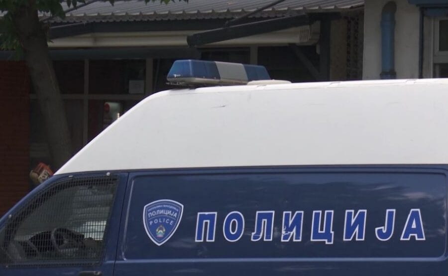 saraj-pese-punetor-ndertimi-sulmohen-fizikisht-me-mjet-te-mprehte-dhe-sprej-lotsjelles