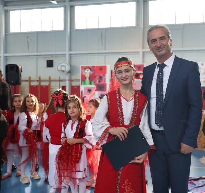 feti-abazi-kremton-festat-e-nentorit-brezat-e-rinje-po-rriten-me-dashurine-per-atdheun