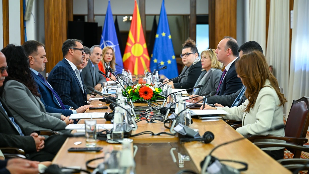 gashi-takon-perfaqesuesit-e-unionit-te-sindikatave-ne-arsimin-e-larte-nenshkrimi-i-marreveshjeve-kolektive-me-pese-universitete