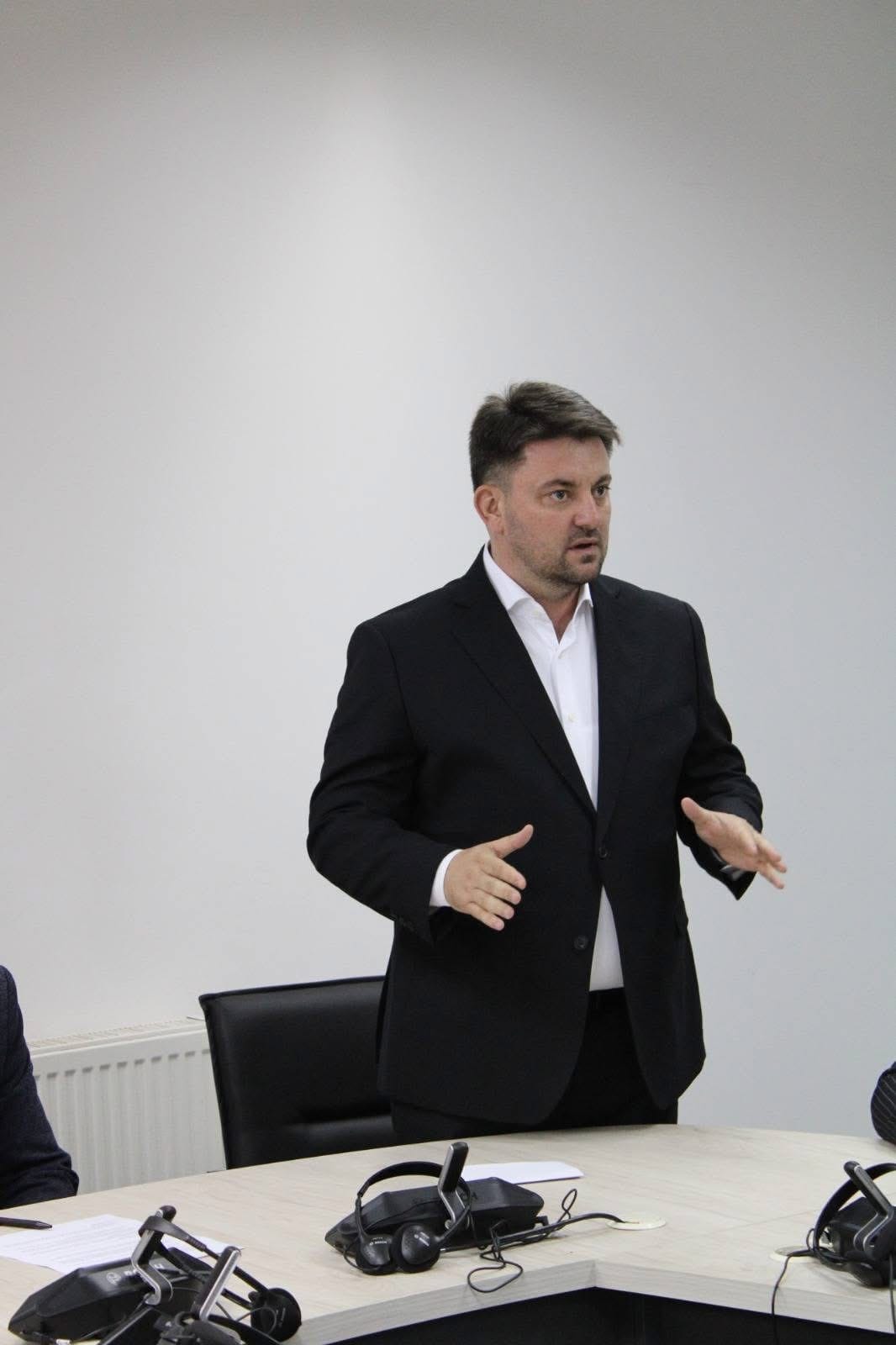 Elmazi reagon pas zënkës së nxënësve në  Dituria   Rasti në organet kompetente  masat tashmë kanë nisur