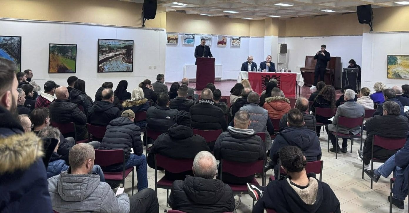 Lëvizja Arbëria  Kërkojmë zhbllokimin e procesit eurointegrues dhe hapjen e kapitujve të negociatave