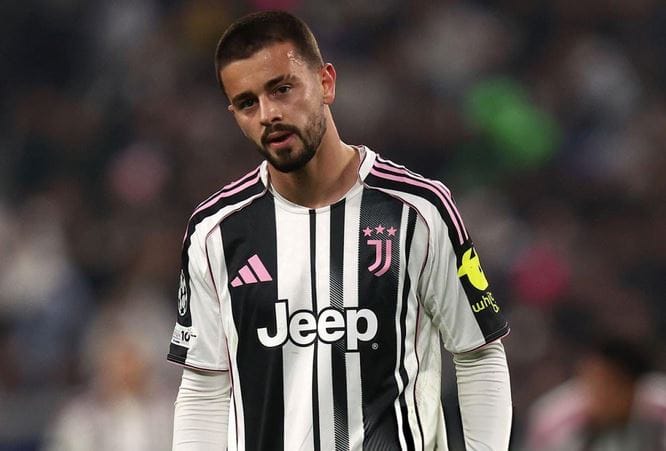 juve-me-fitore-te-madhe-ndaj-romes-gjysme-ore-luan-zhegrova