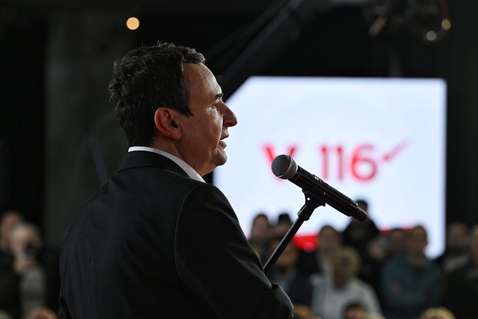 Albin Kurti në fushatë  Luftë me Serbinë 