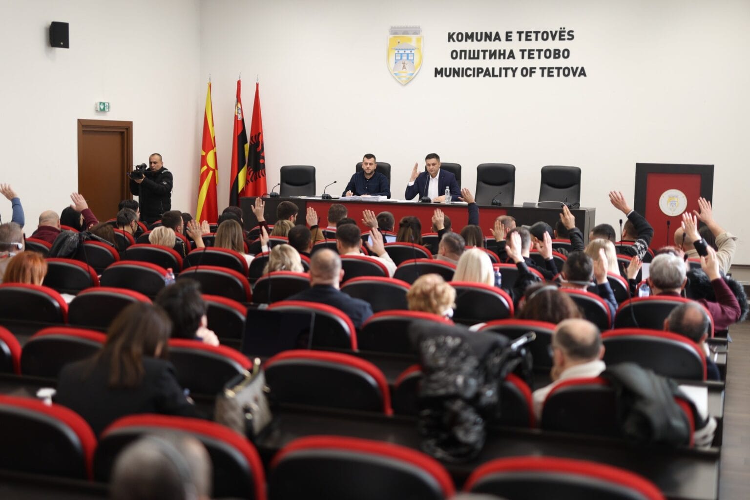 Këshilltarët e AKI  Levica dhe MMT nuk votojnë për transportin publik falas në Tetovë