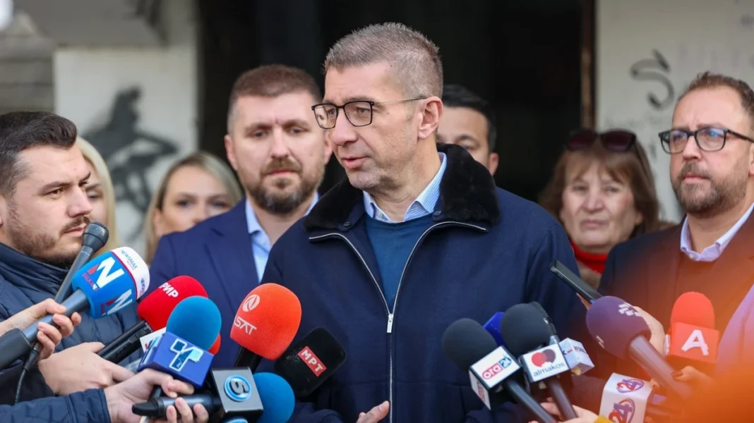 Mickoski  Mexhiti mbështet protestën për UÇK në për të mos humbur pikë politikë