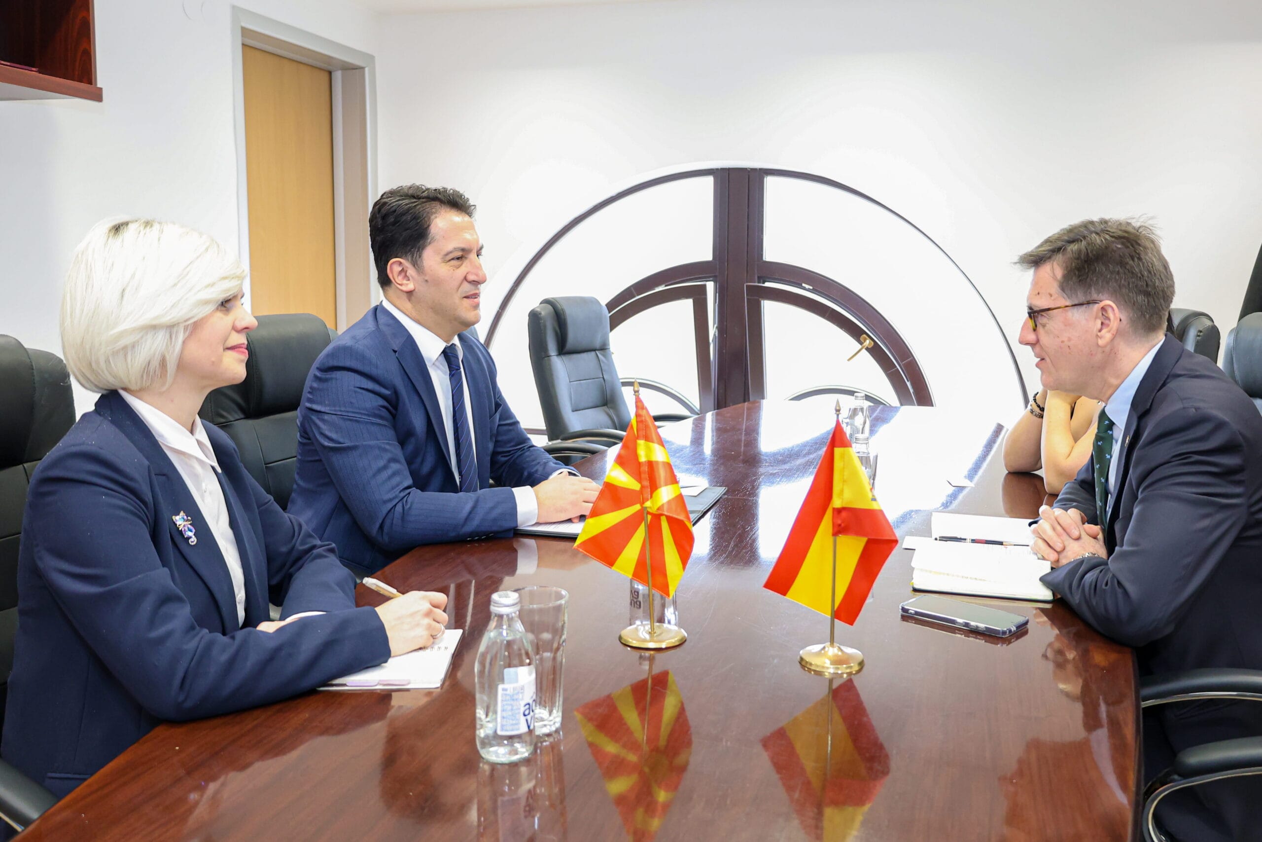 Takim i Zëvendëskryeministrit të Parë dhe Ministrit për Çështje Evropiane  Bekim Sali  me ambasadorin e Mbretërisë së Spanjës