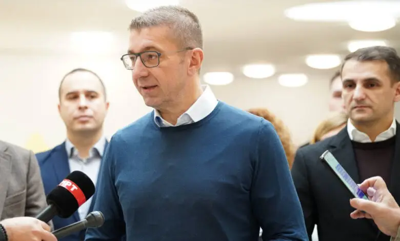 Mickoski  Janë siguruar mjete për blerjen e 150 autobusëve elektrikë për Shkupin dhe komunat