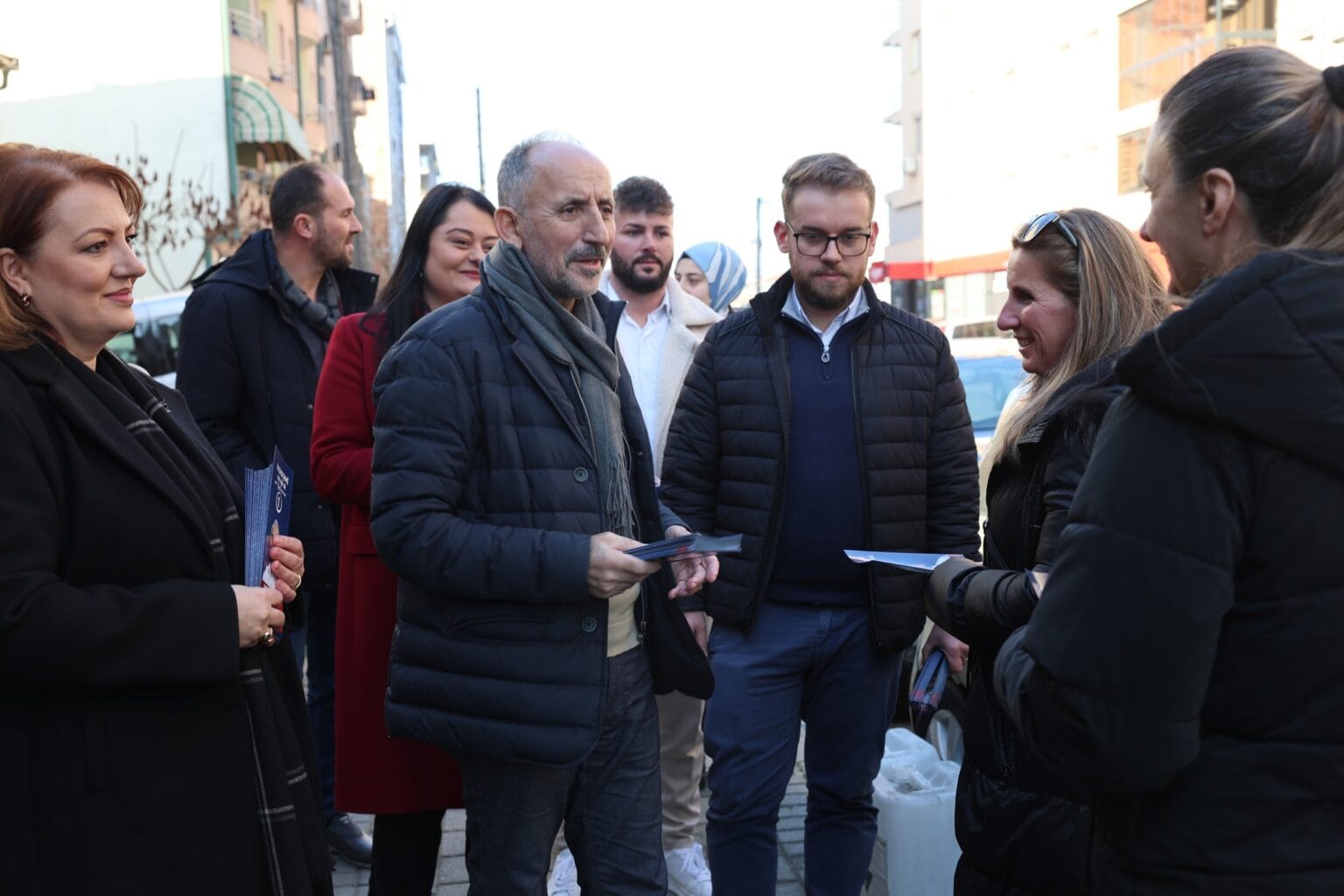 Bejta shpalos projektet për Gostivarin  Premton rrugë dhe pastërti në komunë