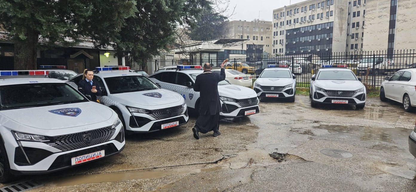 BDI kërkon sqarime urgjente për ritualet fetare mbi automjete zyrtare policore