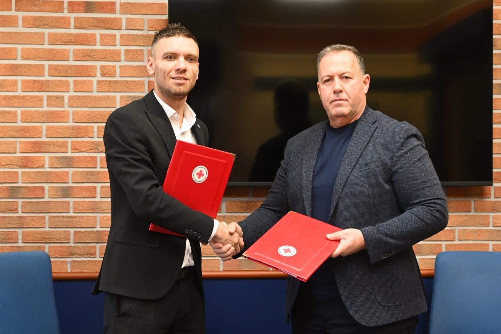 Muhamed Ali nënshkruan Memorandum bashkëpunimi me Kryqin e Kuq