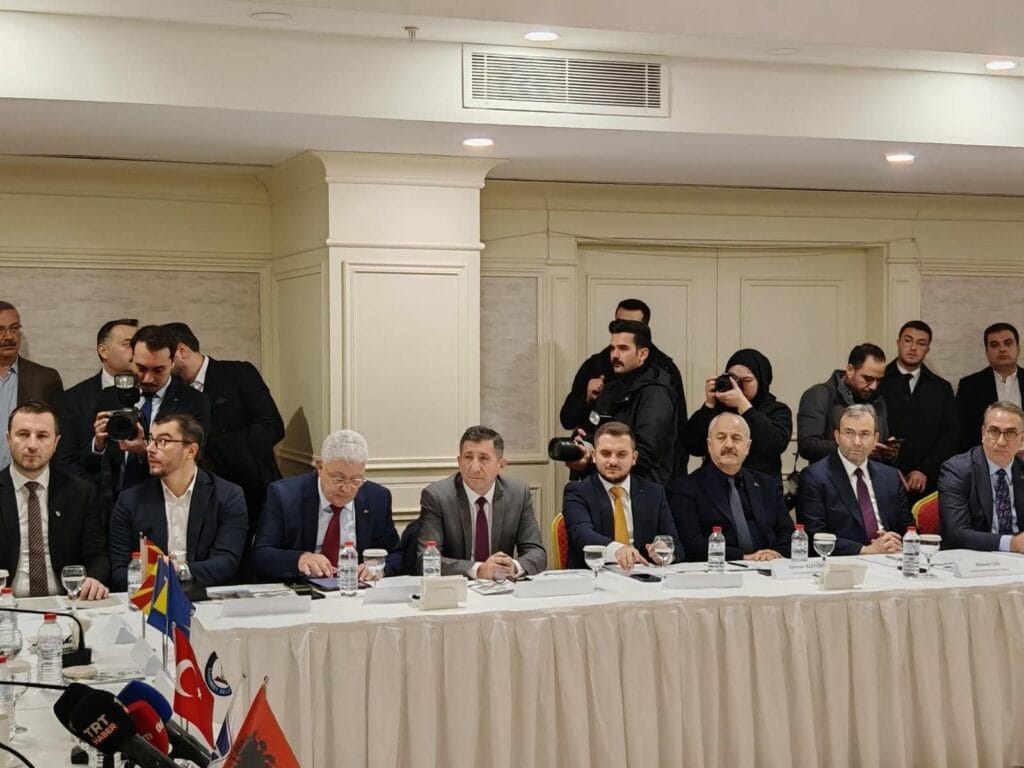 Albi Qamili përfaqëson Tetovën në Bordin Drejtues të Unionit të Komunave të Botës Turke  Bashkërisht do ta rindërtojmë Kullën e Sahatit në Tetovë