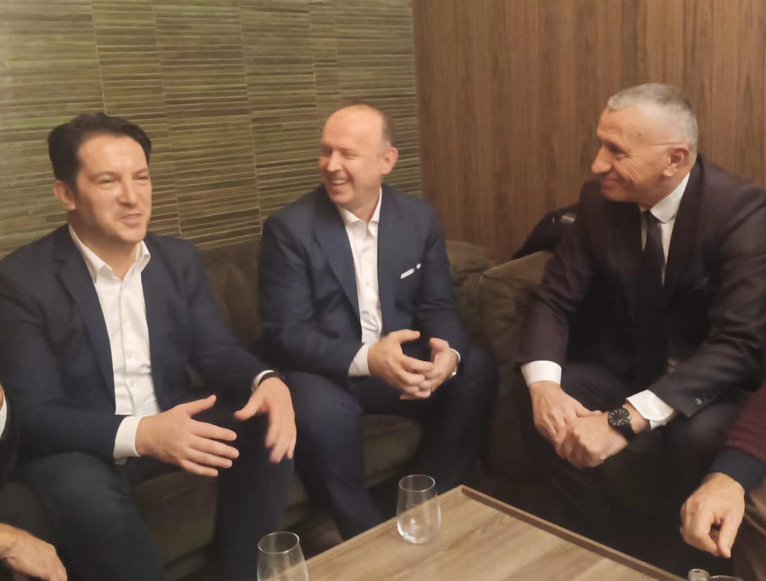 Zv kryeministri i parë Bekim Sali dhe kryeparlamentari Afrim Gashi takohen me deputetin Shaip Kamberi