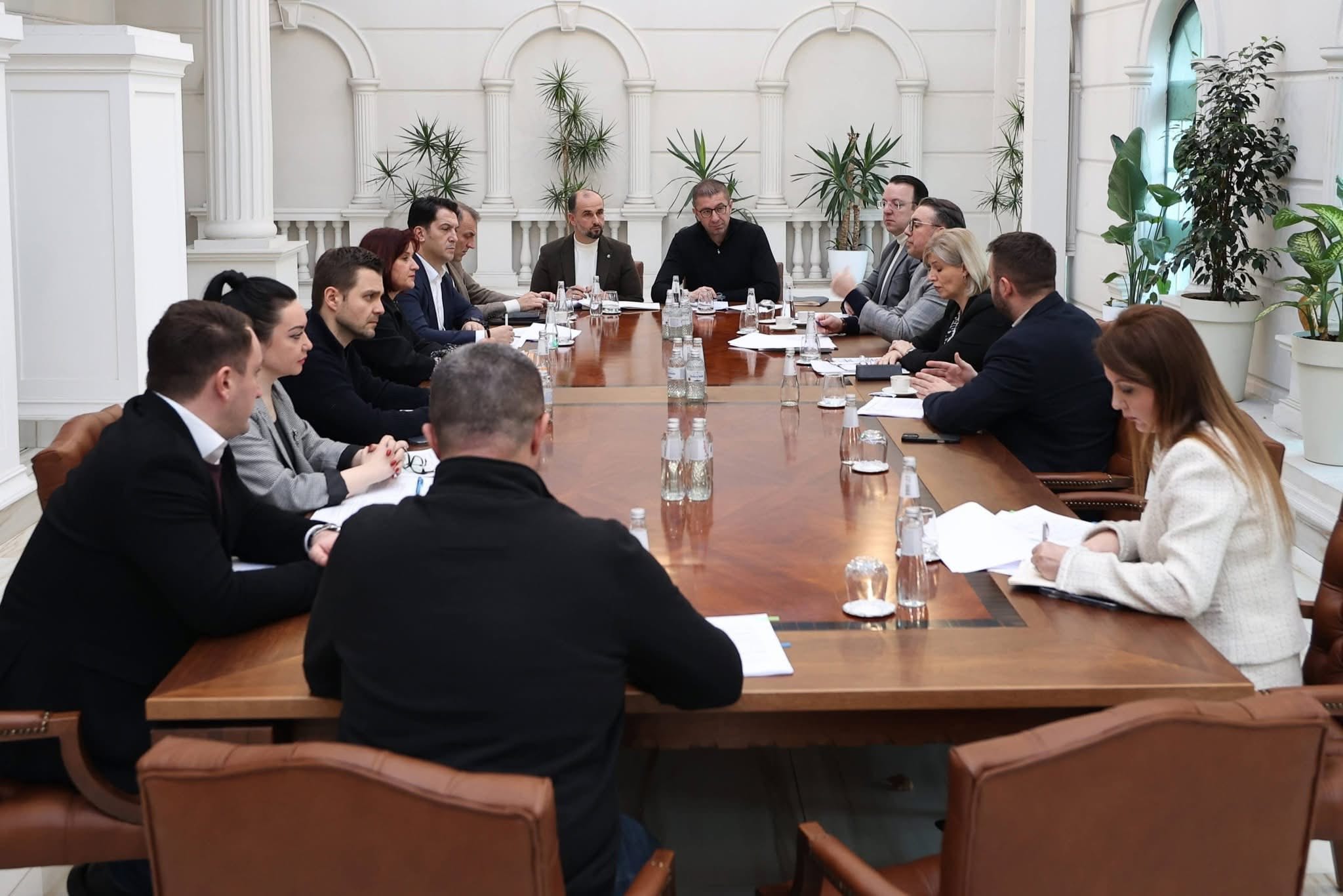 Mickoski  Lufta për kriteret e BE së vazhdon pavarësisht kontestit të imponuar bilateral