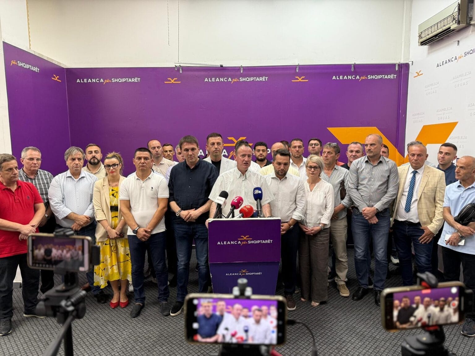 Dorëheqje kolektive e Kryesisë së ASH së  Taravari drejton partinë deri në Kuvend dhe Kongres