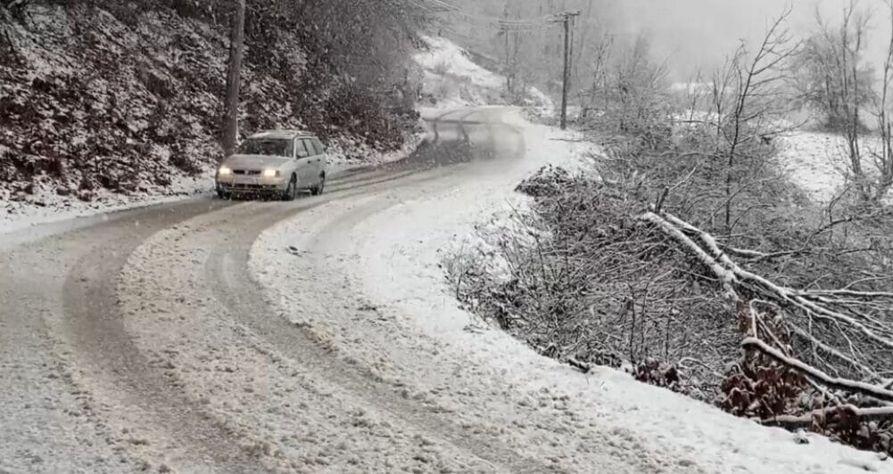 Reshjet e borës  Komuna e Tetovës  Rrugët janë të kalueshme