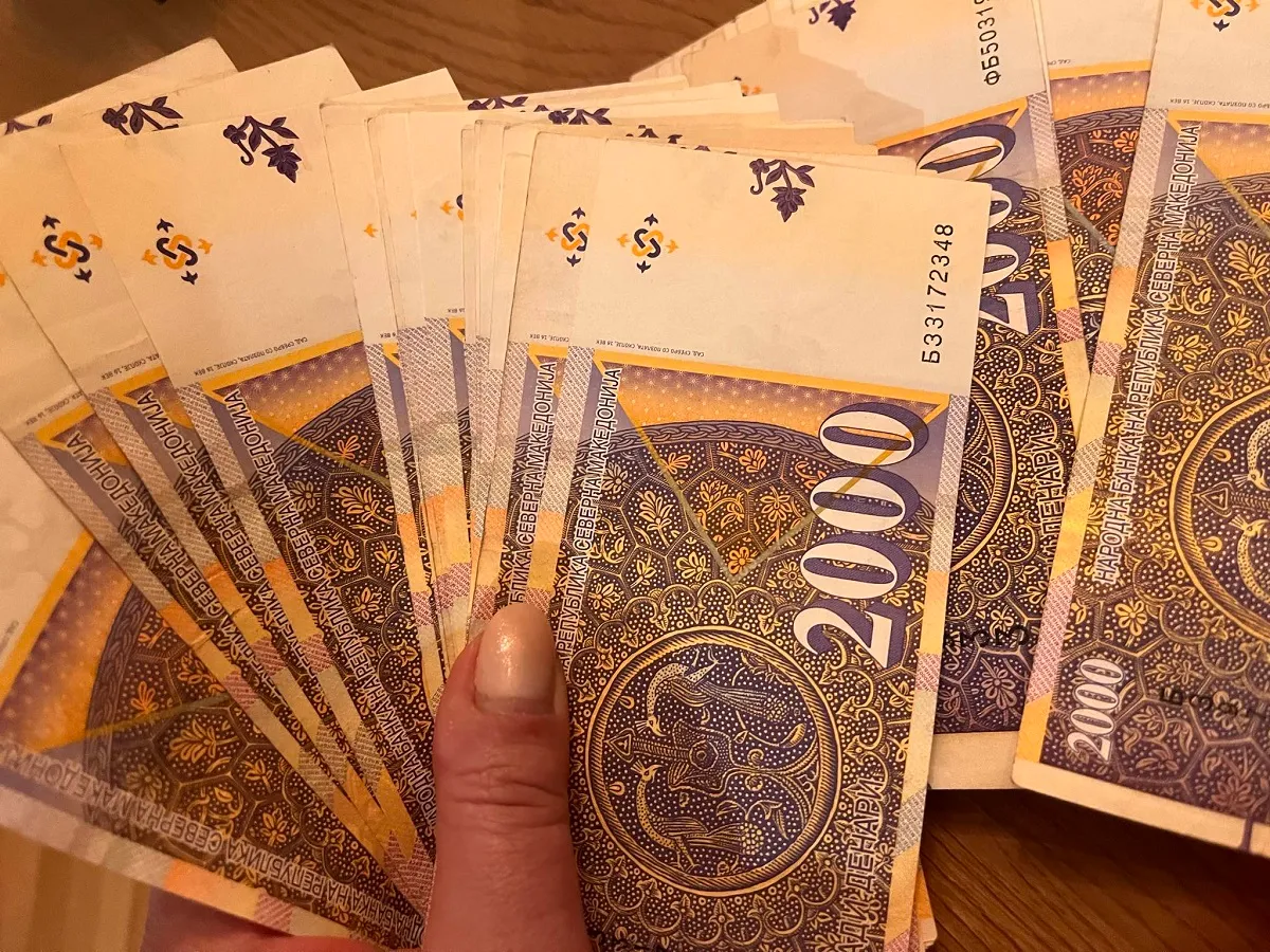 Nuk shkoi në punë  por mori rrogë duke e dëmtuar buxhetin e shtetit