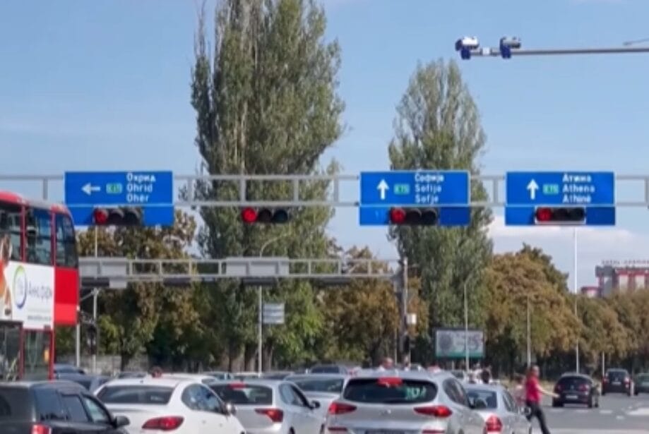 Kërkohen gjoba edhe për hedhjen e mbeturinave nga makina  por MPB thotë se sistemi  Qytet i sigurt  s mund t i detektojë këto shkelje