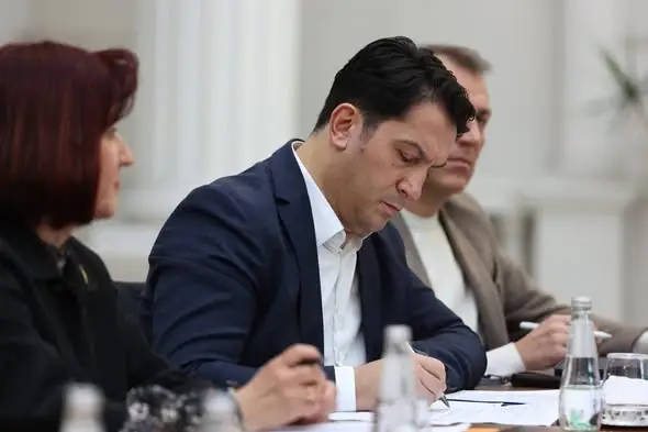 Sali  Alternativa  me dorëheqjen e kryetarit të saj  e para e bëri hapin drejtë shkrirjes në VLEN 