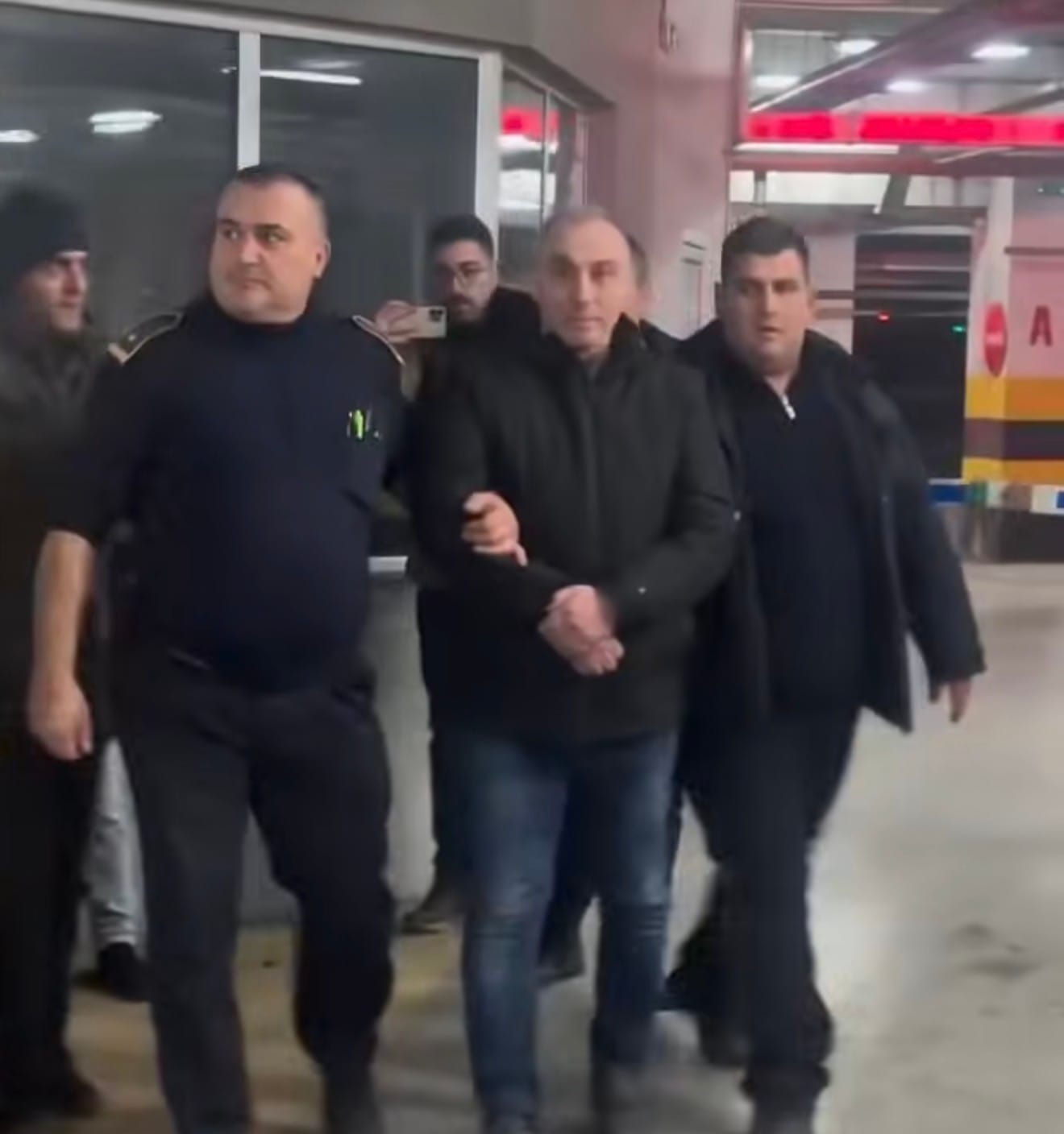 Shërbime të huaja paralajmëruan likudimin e Grubit  çka e shpëtoi nga paraburgimi në burgun e Shutkës 