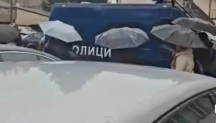 alarm-per-bombe-ne-gjimnazin-e-tetoves-nxenesit-largohen-nga-objekti-i-shkolles