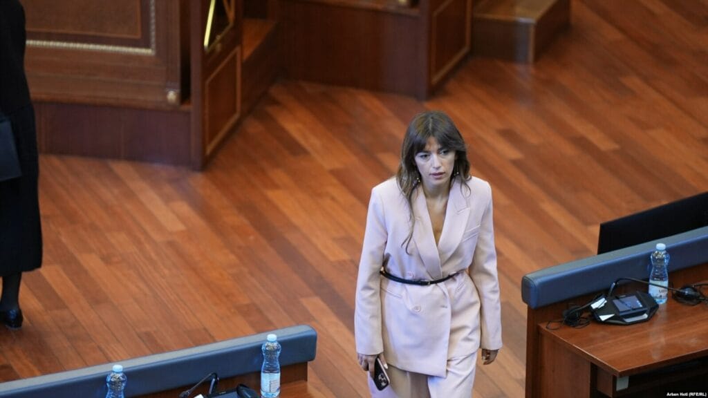 Albulena Haxhiu  në krye të Kuvendit