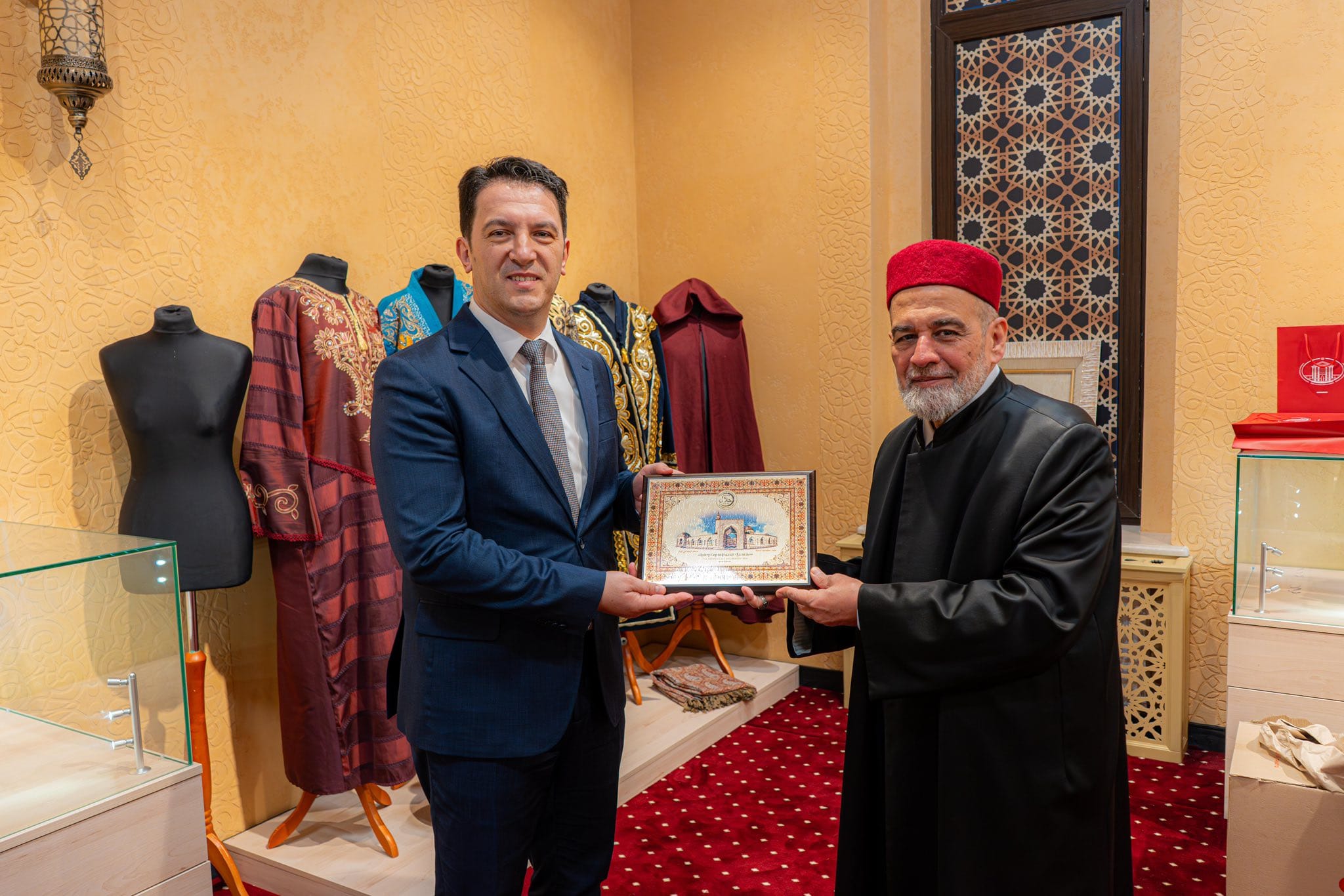 Zv kryeministri i parë Bekim Sali viziton Xhaminë Ar Rahma në Ukrainë