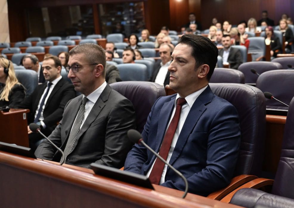 Kryeministri Mickoski e konfirmoi atë që e tha zv kryeministri i parë  Bekim Sali  Provimi i jurisprudencës do të jepet shqip