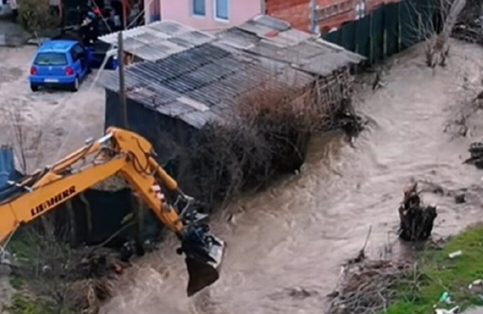 evakuohen-180-persona-ne-kercove-vershime-te-medha-ne-maqedonine-perendimore