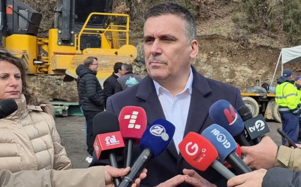 hoxha-kthese-reale-ne-menaxhimin-e-mbeturinave-ne-rajonin-e-pollogut