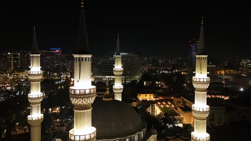 Në vendet e rajonit falet namazi i teravisë së parë me rastin e Ramazanit