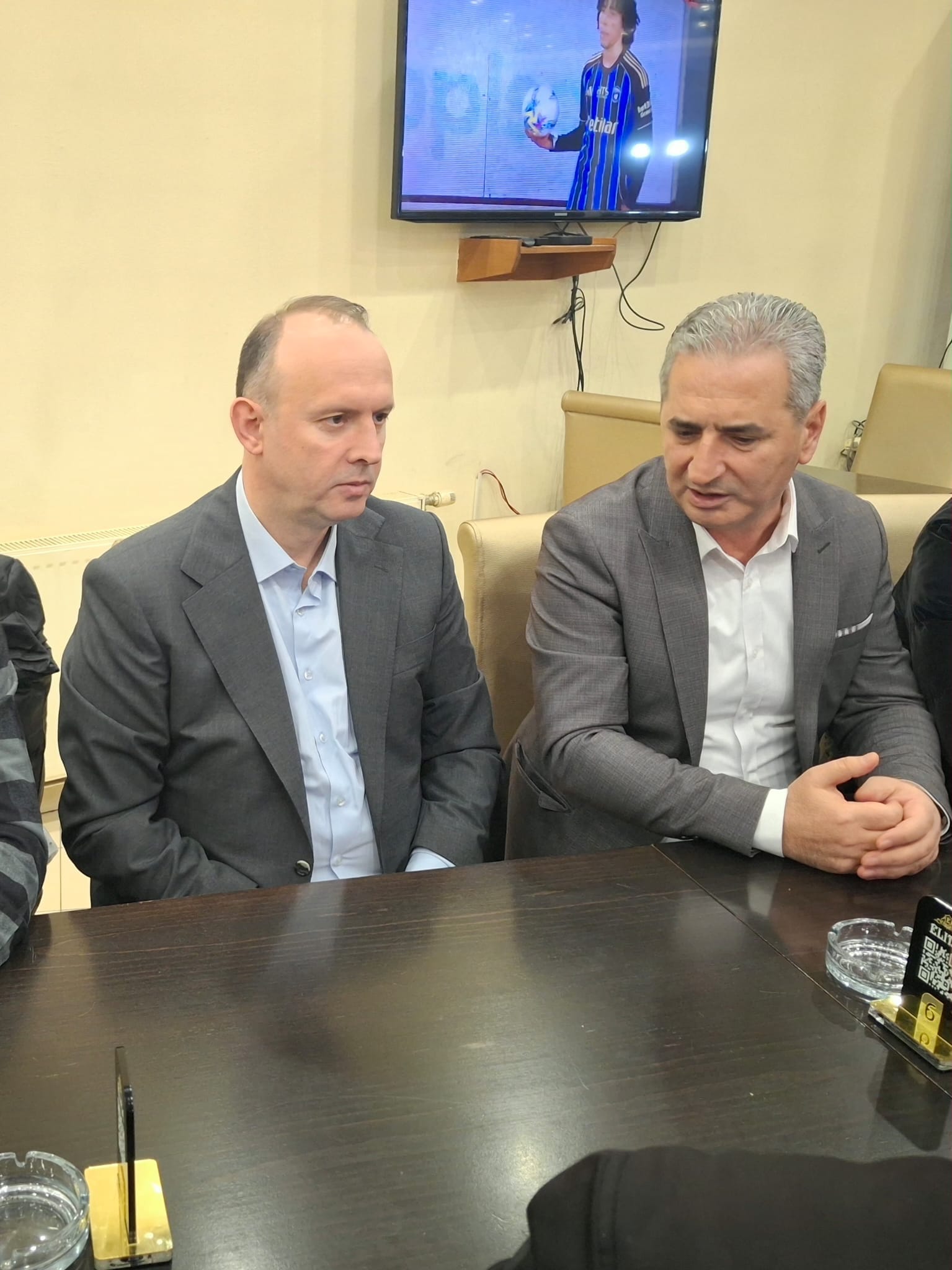 Feti Abazi  mikëpret kryeparlamentarin Gashi   Diskutojnë për zhvillimin e komunës së Bogovinës 