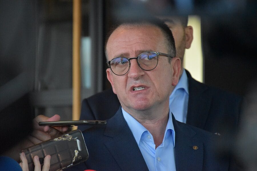 Taravari  Maqedonia po hyn në  Trekëndëshin e Bermudës  me Kosovën dhe Bosnjën e Hercegovinën