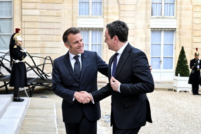 narrativa-te-fabrikuara-islami-reagon-ndaj-pretendimeve-te-vuciqit-per-viziten-e-kurtit-ne-paris